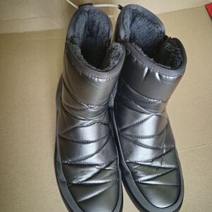 Black Quilted Winter Boots